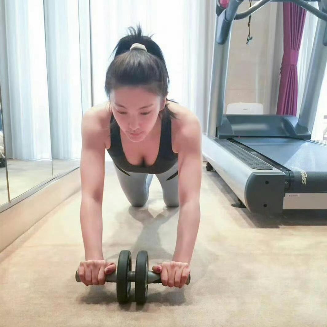 骨感美女明星_审美觉醒丰满女性_丰满美碾压骨感