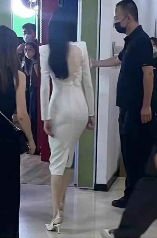 娱乐圈的少女辣妈_唐嫣产后直播_唐嫣38岁身材状态