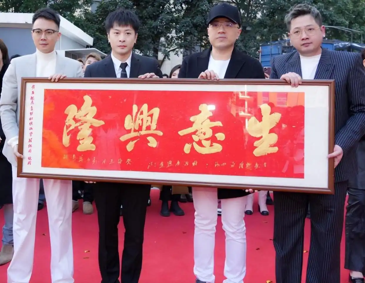 辛巴dy平台商业战争_辛巴直播带货ks平台_网红八卦辛巴,
