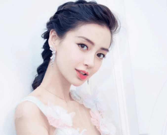 女明星被网友叫嚣滚出娱乐圈逆袭_公众人物站稳娱乐圈_angelababy滚出娱乐圈